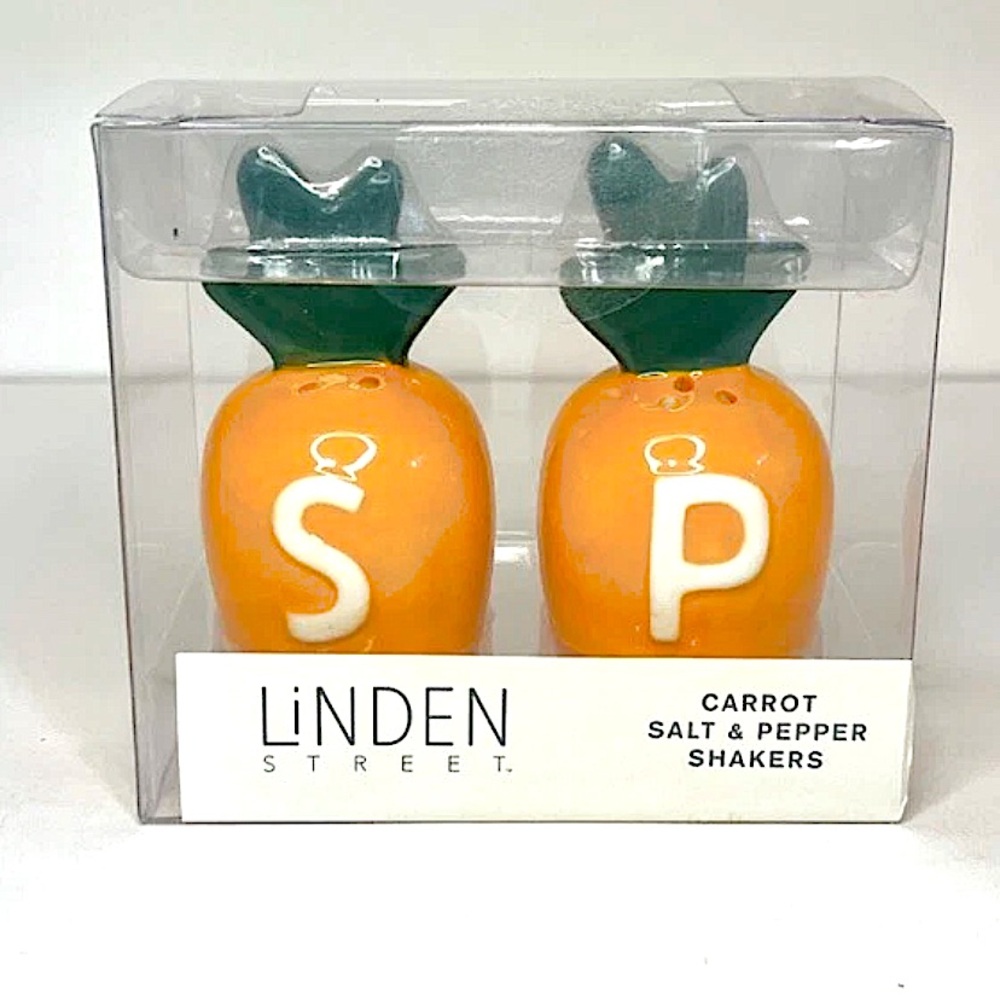 Linden Street Mini Salt & Pepper Set Carrots Stoneware 3-1/4" High New